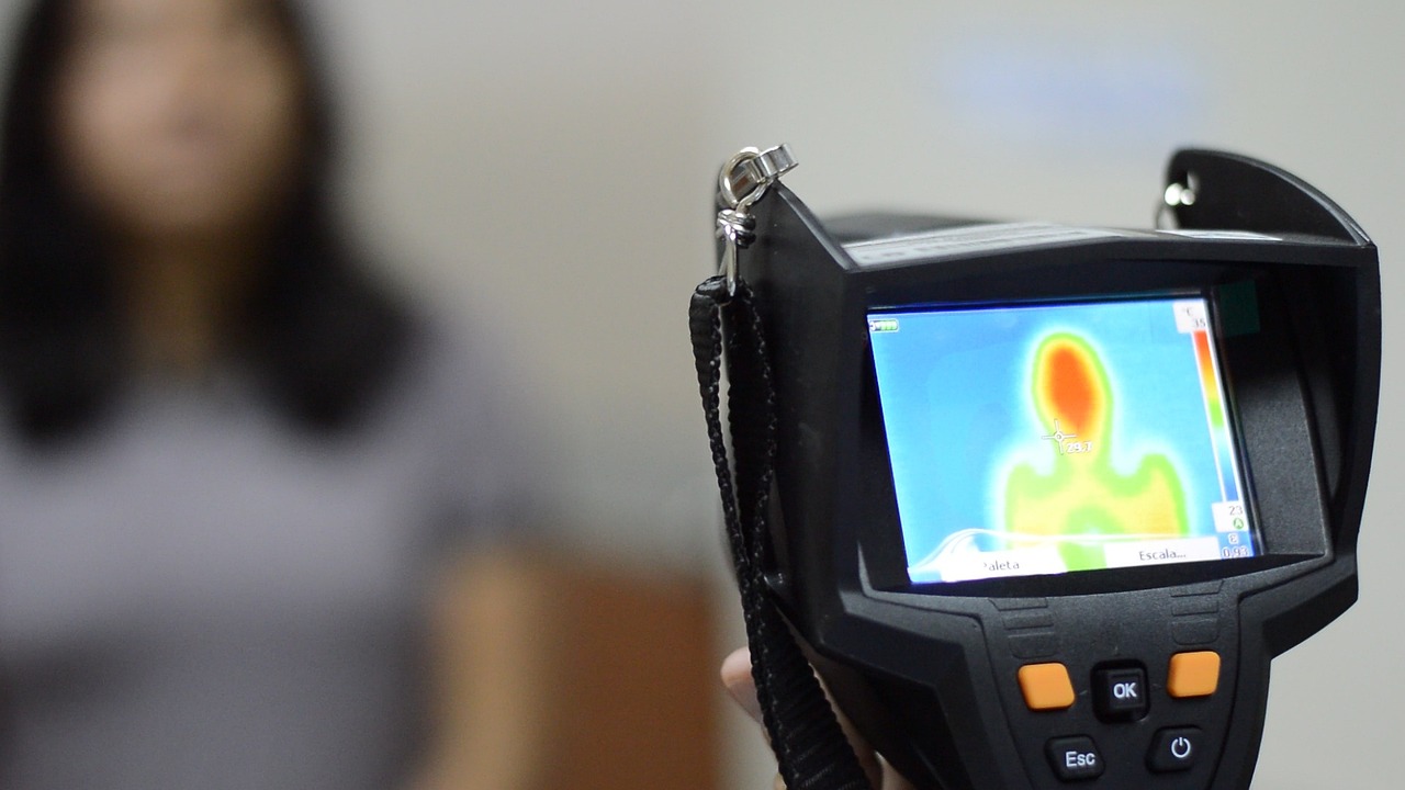 副卡实名账号：实名认证的安全验证机制为什么容易受到攻击？