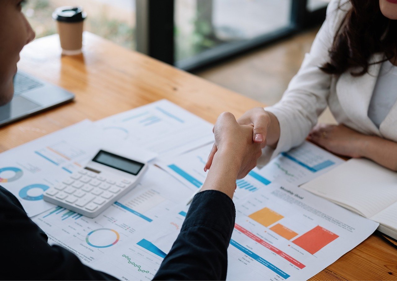 衡天云实名账号：微信投票代理平台